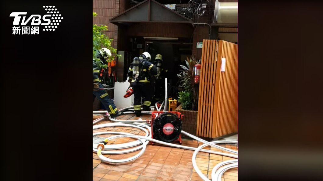 快訊/北市中山區大樓火警 地下停車場汽車自燃「竄濃煙」