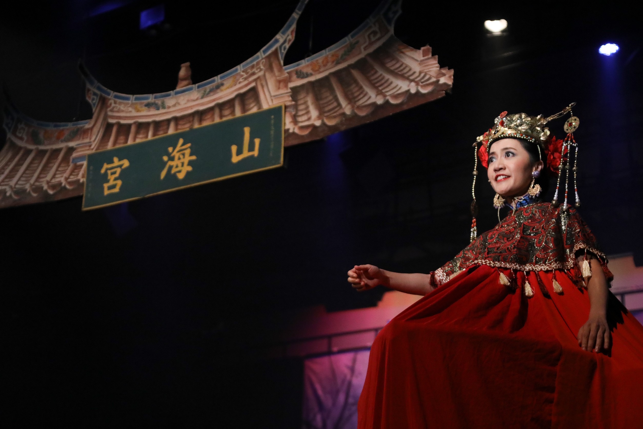 陳婉婷在劇中一人分飾兩角,詮釋媽祖和奶奶。(圖/阮劇團提供)