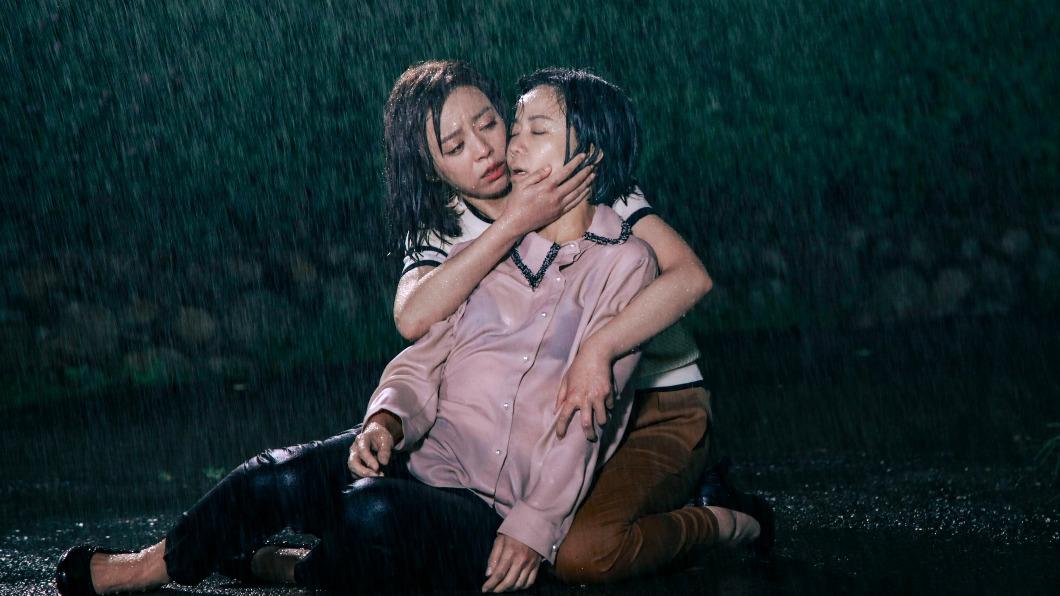 《市井》母女相認超催淚! 王瞳颱風夜狂淋雨「底褲全見客」
