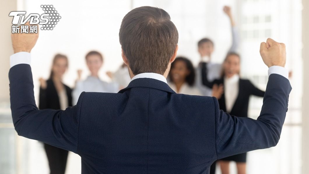 屬蛇人事業上有重大突破。(示意圖,非當事人/shutterstock達志影像)