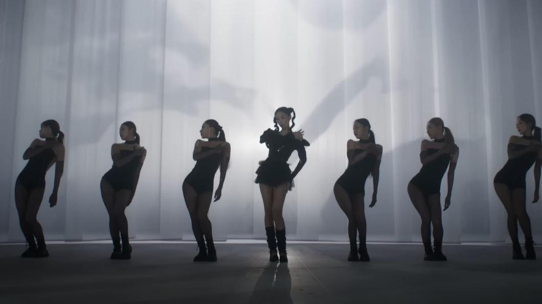 Jennie「You&Me」化身月光仙子　柾國「3D」登告示牌第五