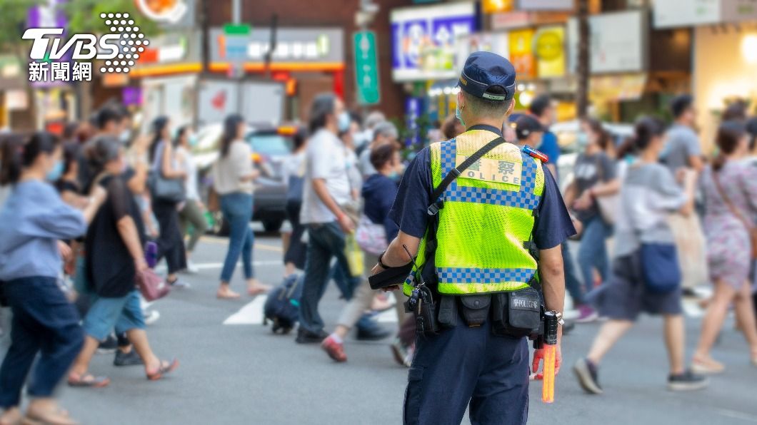 「3條通」躲10年!他揪友爽吃宵夜 下班警眼尖秒抓