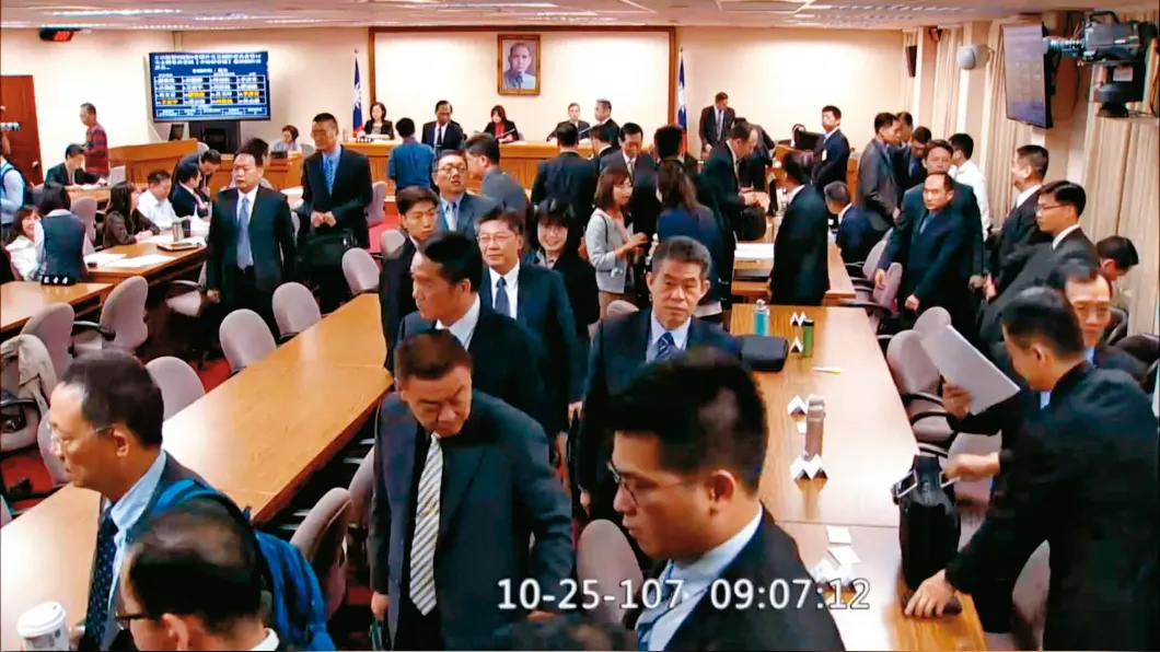 「我們都會配合簽署」!軍方文件註記曝 狠狠戳破馬文君謊言