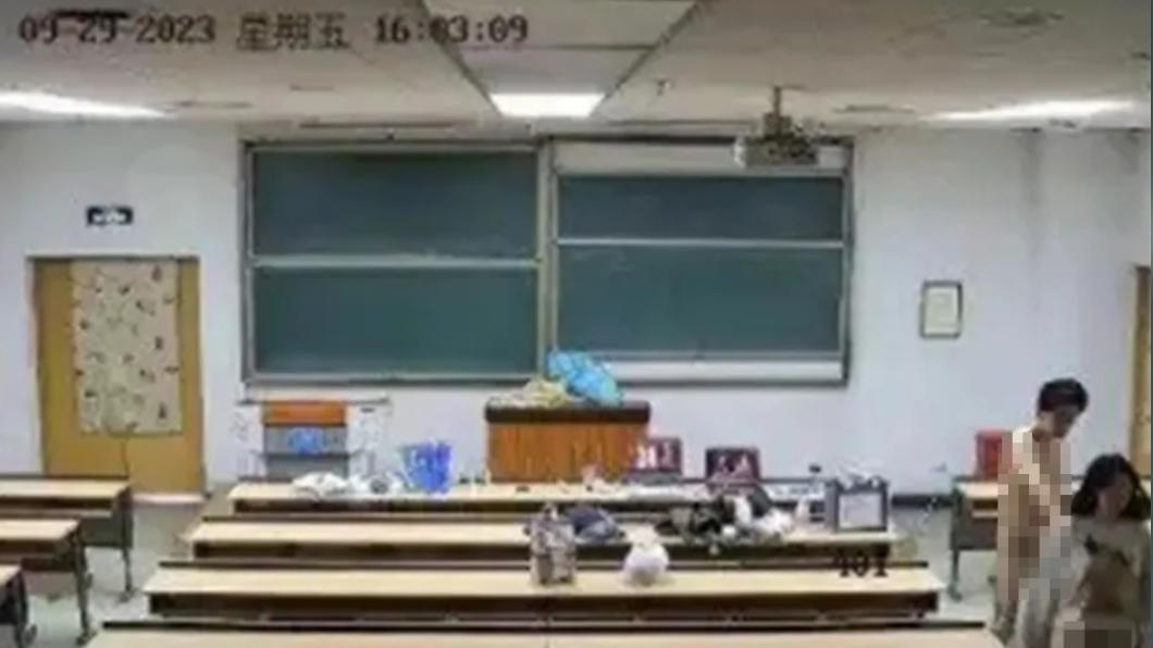 整間教室都是免費砲房。(圖/翻攝自貼吧)