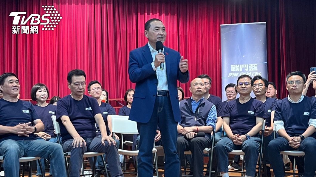 侯友宜出席戰鬥藍記者會。(圖/黃韋銓攝)