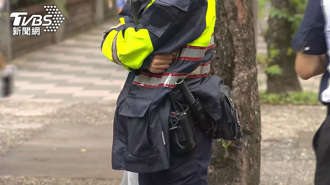 醉男推倒機車挨告 見警狠飆六字經還辯「這我口頭禪」