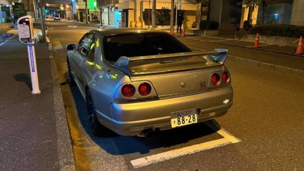 網友看見GT-R掛的是品川車牌,能掛上代表車主非富即貴。(圖/翻攝自爆怨公社)