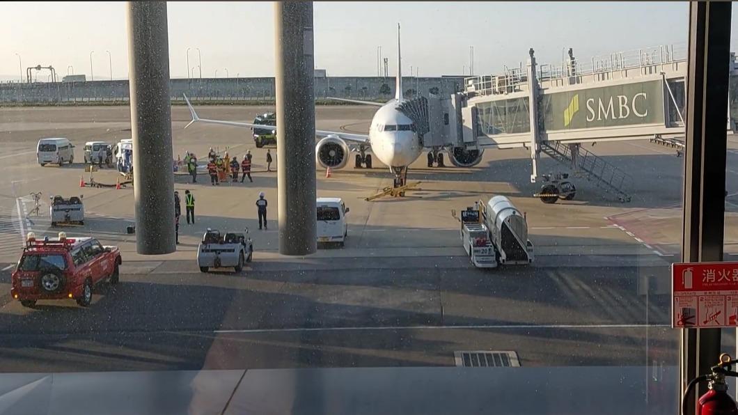 峇迪航空今(11)日OD881航班在關西機場漏油。(圖/翻攝讀者臉書)