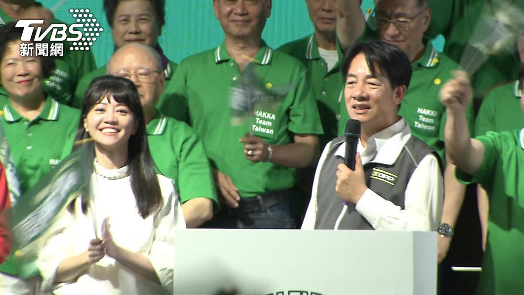賴幫站台!介紹高嘉瑜「一句話帶過」 轉頭挺苗博雅台下歡呼超大聲