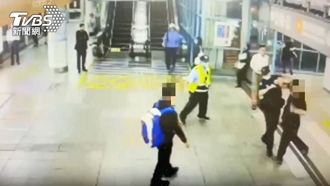 大鬧捷運站！醉漢月台上叫囂、揮拳　警關切也被抓傷　