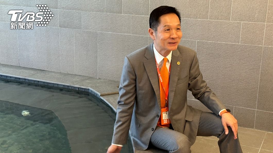 台灣房屋集團總裁彭培業今天親自帶媒體開箱園區。(圖/呂欣芷攝)
