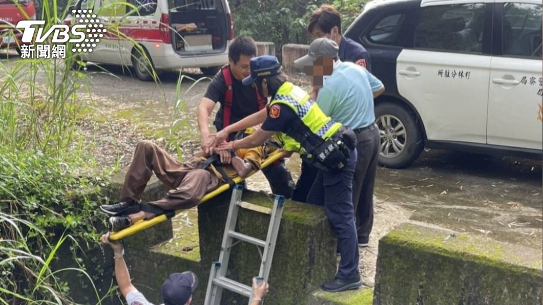 快訊/高雄阿伯失足墜2米深排水溝!路人急叩119搶救