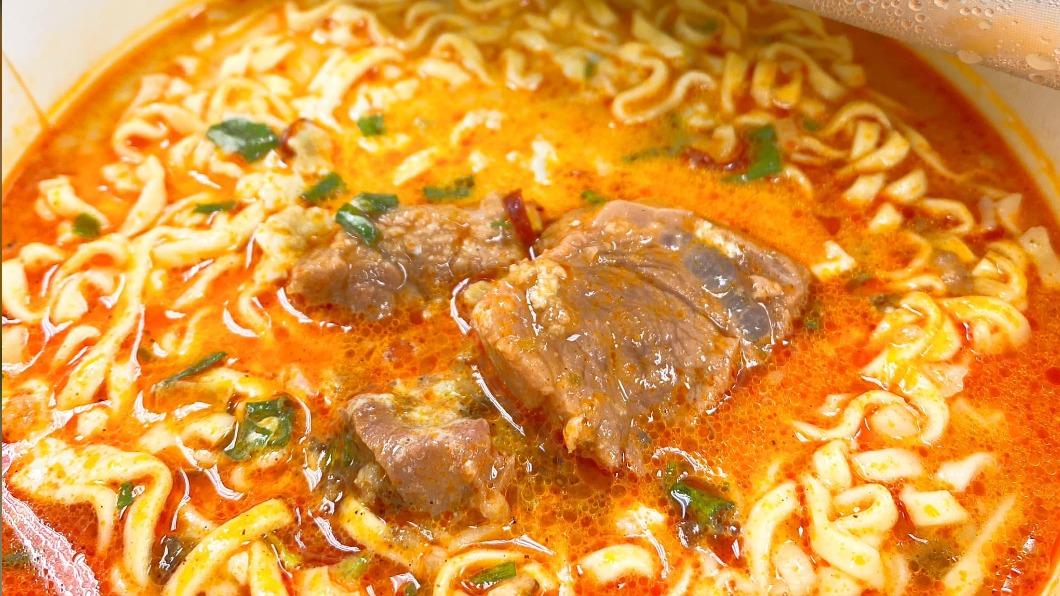 麻辣牛肉泡麵「加1物」秒變餐廳級 老饕讚爆:超好吃