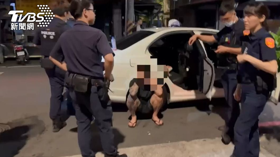 2女當街爆衝突拉扯!友人亮武士刀助陣 下場全進了警局