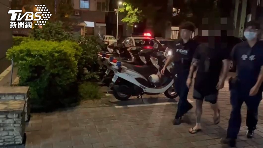 陳男被警方帶回偵辦。(圖/TVBS)