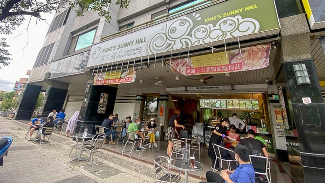 「金三益健康茶飲」地段便利，附近設有停車位。（圖／花露露 の花花世界提供）