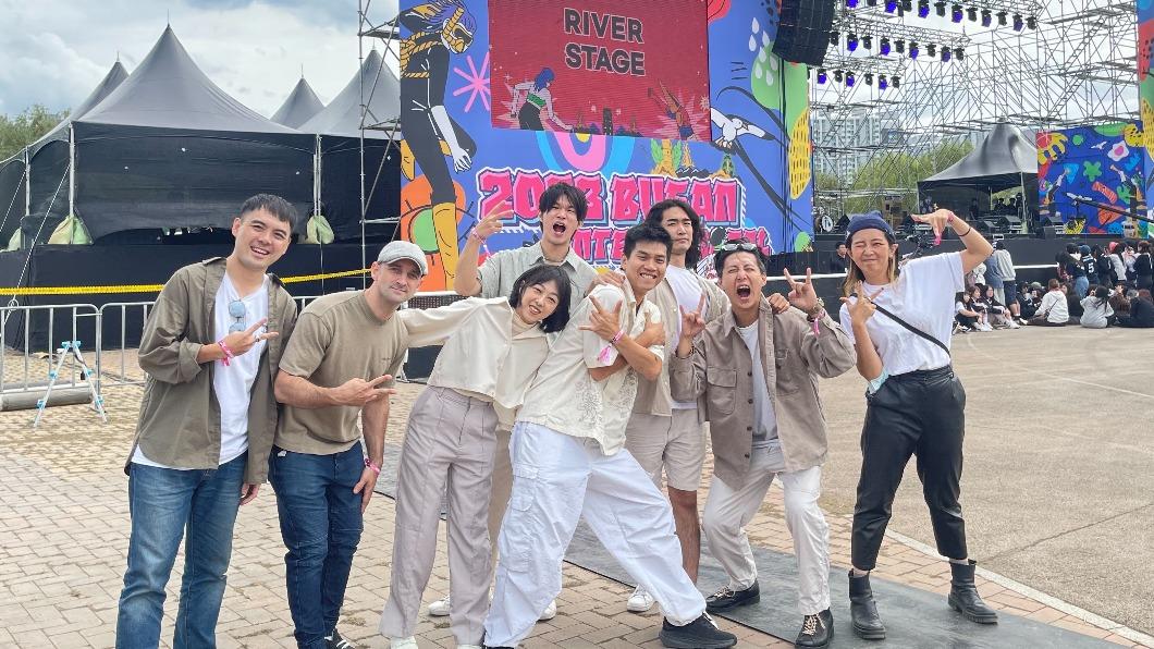 雷擎等人開心完成韓國演出。（圖／北流提供）