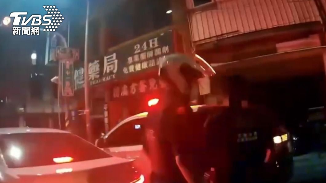 李嫌詢後依殺人未遂、恐嚇及傷害罪嫌移送高雄地檢偵辦。(圖/TVBS)