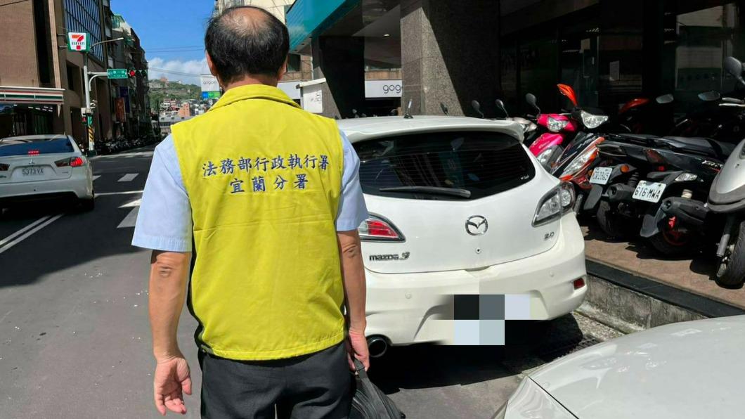 「欠罰單大戶」!基隆男欠繳370筆罰鍰 查封車輛立馬繳款