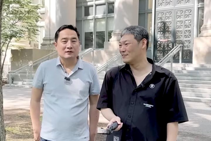 康容碩(左)跟金容浩(右)一起經營YouTube頻道。(圖/翻攝自kang_nara YouTube)