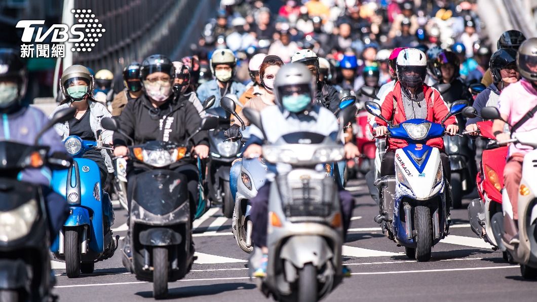 網友認為騎車通勤20分鐘有點太久。（示意圖／Shutterstock達志影像）