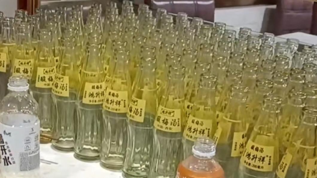 拚回本!6少年百元火鍋「狂灌111瓶酸梅汁」 店家傻了