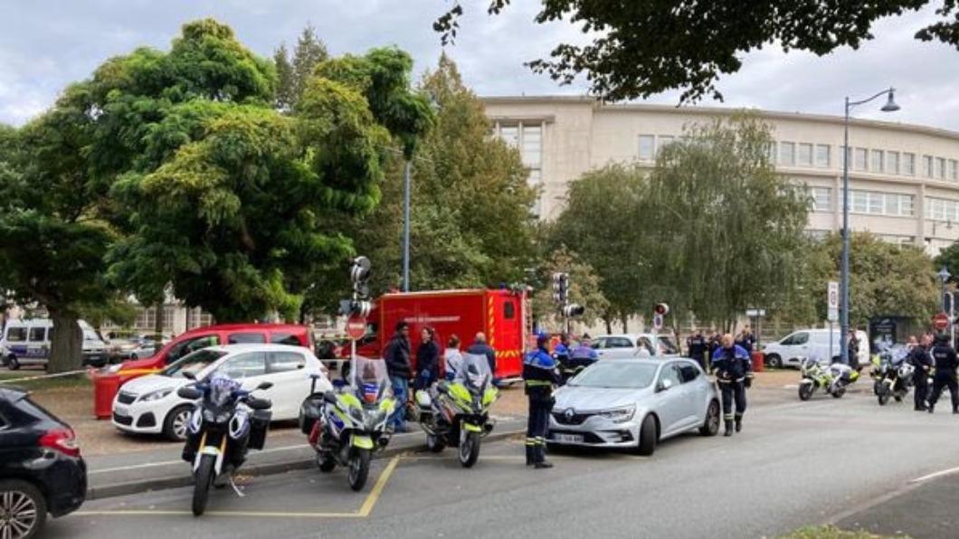 造成1死2傷的兇手目前已被逮捕。(圖/翻攝自Twitter@visegrad24)
