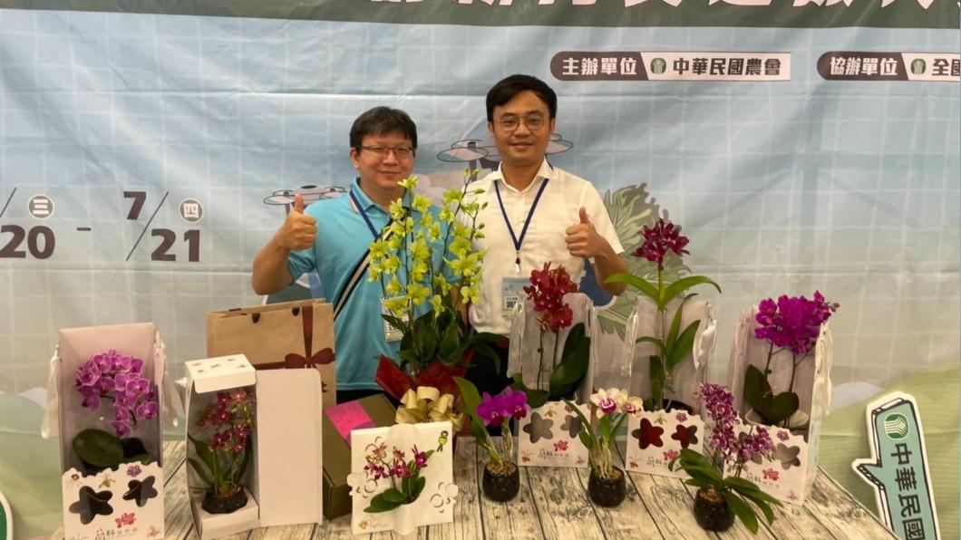 吳柏昌(右)曾獲全國農業創新菁英賽季軍。(圖/翻攝自台南市政府)