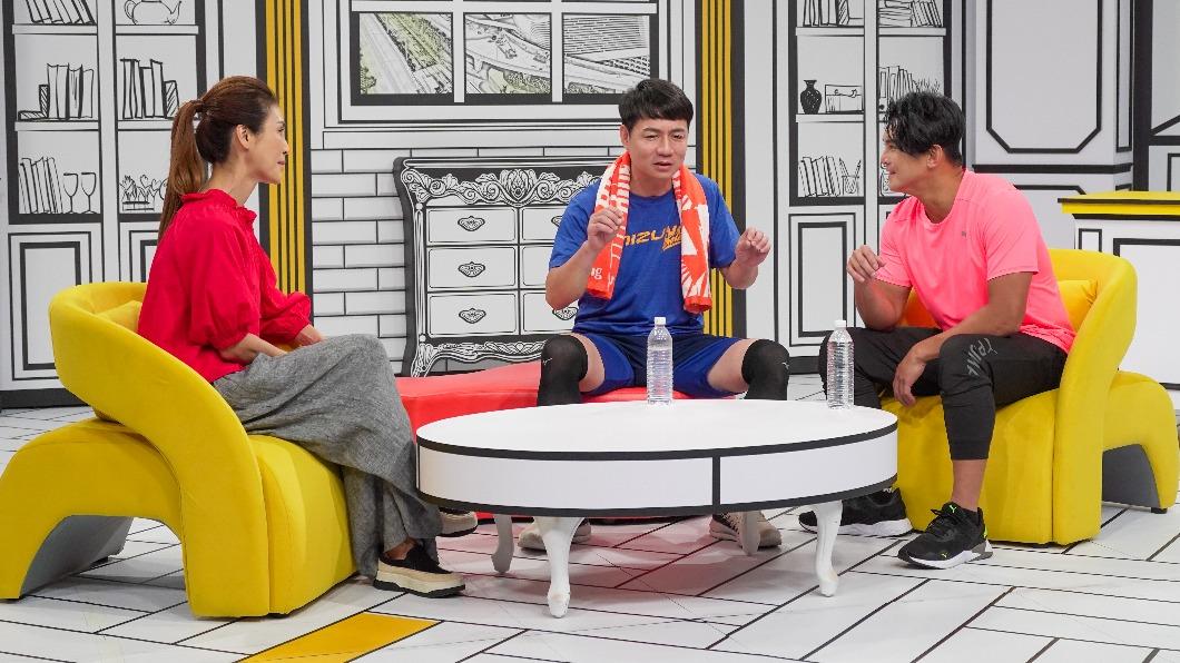 梁佑南(左起)、陳隨意、Terry(江振愷)一同分享經驗。(圖/公視台語台提供)