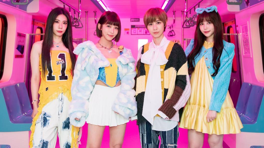 琳誼(右起)、魏嘉瑩、溫妮及小V組成女團「BOOM!怪物星人」。(圖/相映音樂提供)