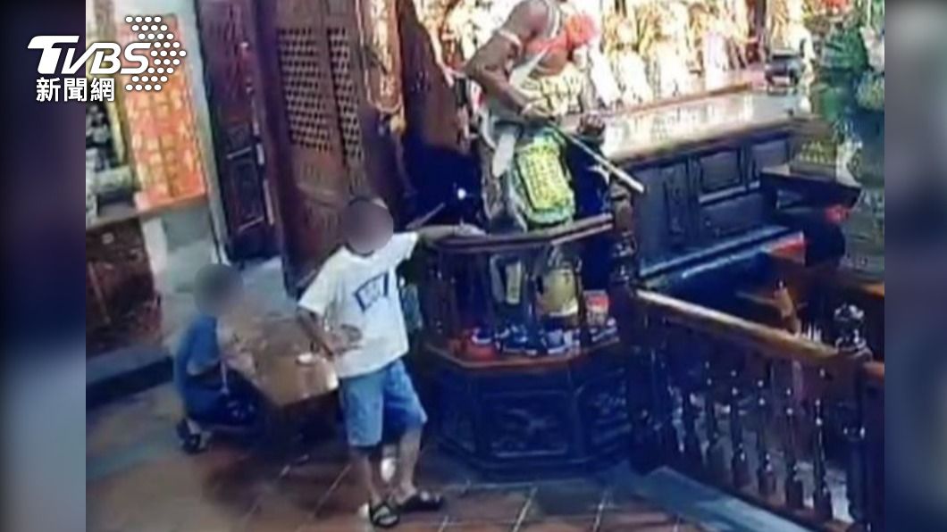 哥下手、弟把風!台南兩兄弟竊百元香油錢 當場被逮