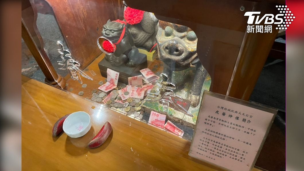 虎爺功德箱的香油錢。(圖/TVBS)