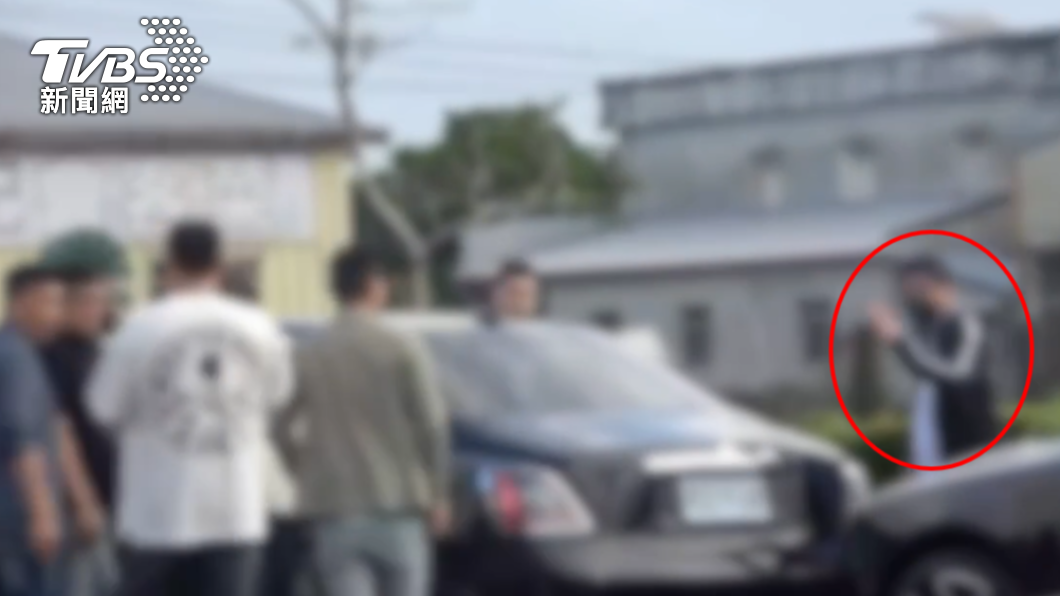 鐵霸出獄。(圖/TVBS)