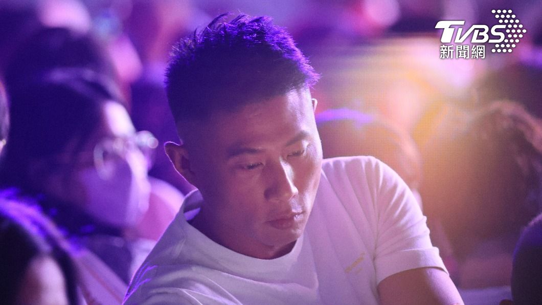 小刀原在觀眾席欣賞演出，安可時無預警登台，讓歌迷尖叫爆棚。（圖／黃城碩攝）