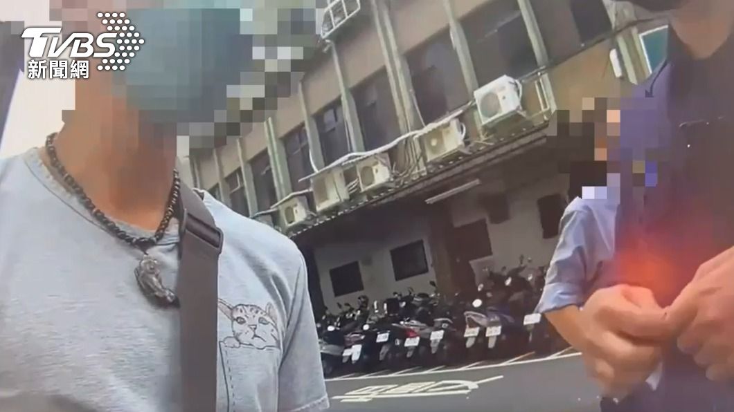 傅姓慣竊謊報身分被警員識破。(圖/TVBS)