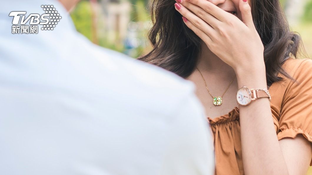 幸運的是原PO女友對新買的戒指同樣滿意。(示意圖/Shutterstock達志影像)