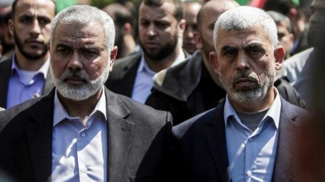 哈尼亞 (Ismail Haniyeh,左)為哈瑪斯的第一號人物。(圖/翻攝自 推特@Ostrov_A)