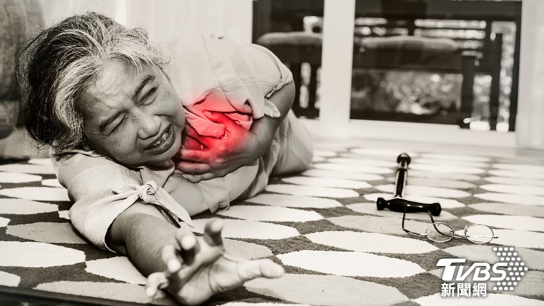 心碎症候群好發於更年期中、後期女性。(示意圖,非當事人/shutterstock達志影像)
