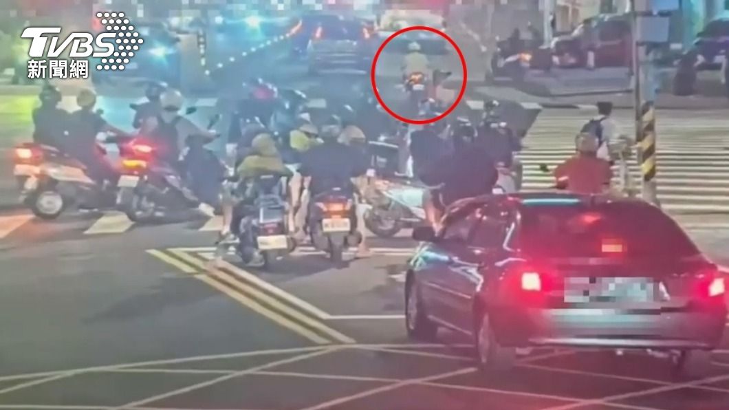 標示牌拆了!南港路口免二段左轉男騎士卻被開單 警認錯撤銷