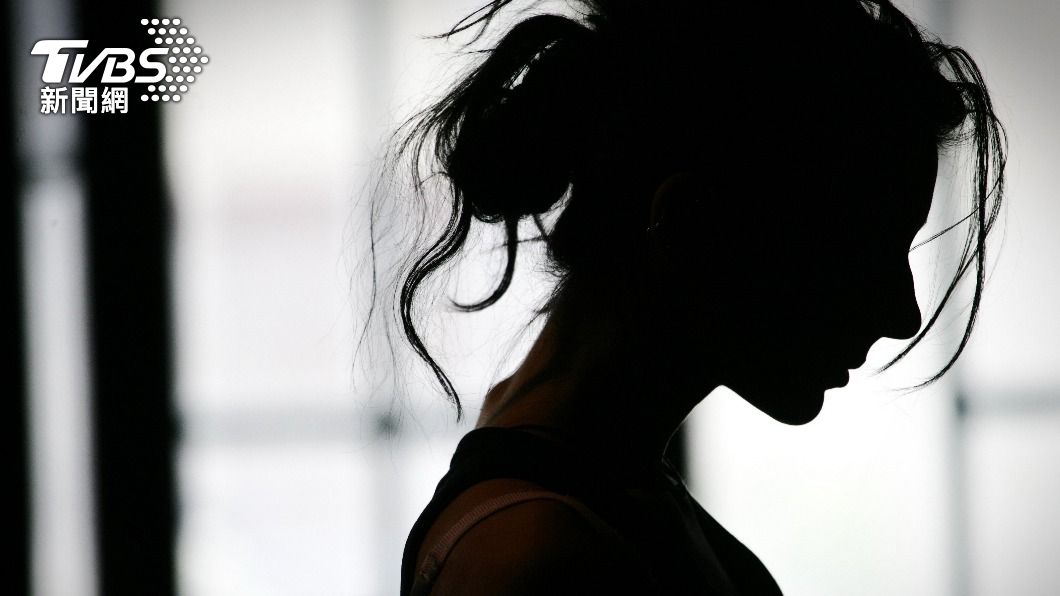 孕妻慘摔樓梯流產 夫一看監視器…驚見老母「設陰狠陷阱」