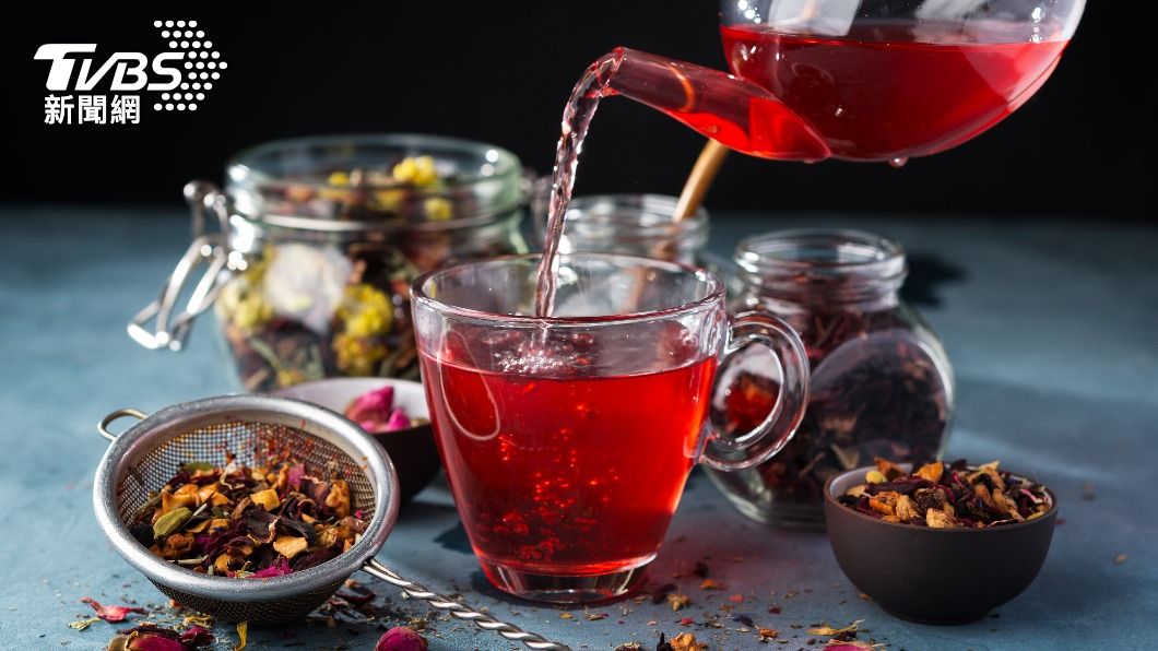 花草茶不僅能使腸胃快速蠕動,還可抑制細菌生長。(示意圖/shutterstock達志影像)