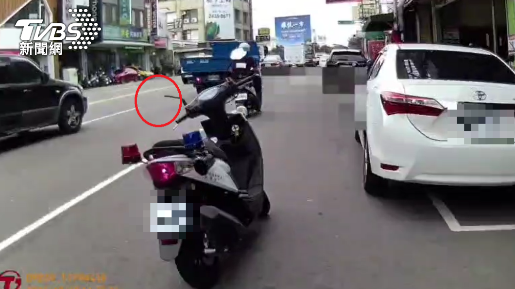 用美國黑卡包裝藏毒 狡猾男拒捕還「斷耳」台中警車後照鏡