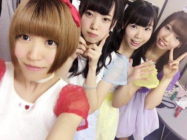 聖蘭(右二)曾是4人女團「不顧一切的香味」的成員。(圖/翻攝自kata3961部落格)