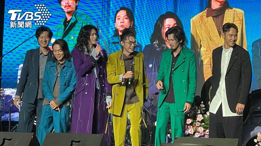 阮經天(右)因為〈壞蛋〉一曲和麋先生變成好友。(圖/陳薈涵攝)