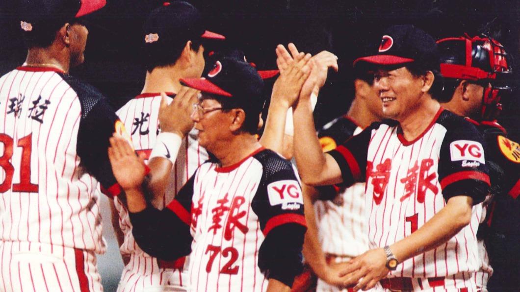 1998年時報鷹宣布解散。(圖/翻攝自中華職業棒球大聯盟)