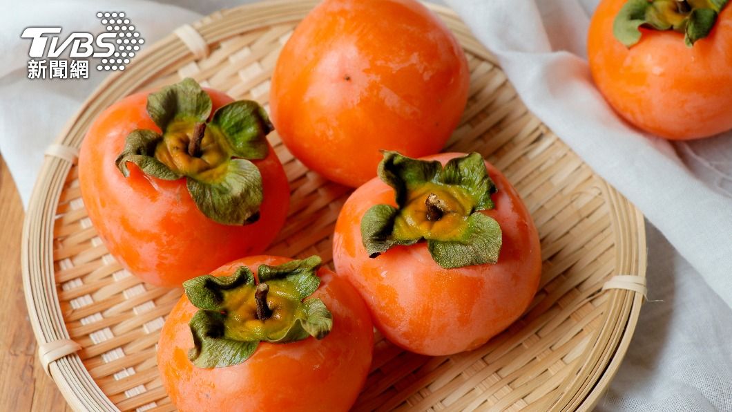 霜降吃柿子的習俗源於明朝開國皇帝朱元璋。(示意圖/shutterstock達志影像)