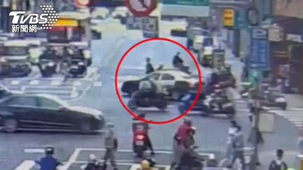 透中午就喝醉!三重男KTV外亂揮折疊刀 遭管束嗆警三字經