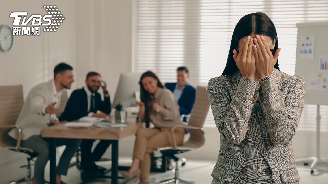民俗專家示警,夢到彩色眼鏡蛇要注意待人處事態度。(示意圖,非當事人/shutterstock達志影像)