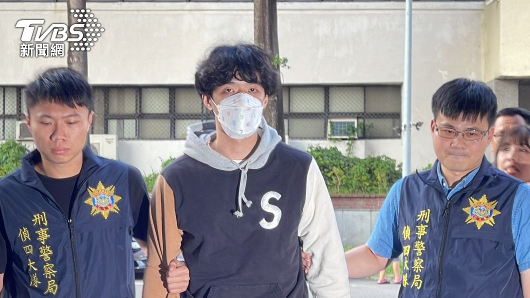 吳季穎被帶至士林地檢署複訊。(圖/潘建樺攝)