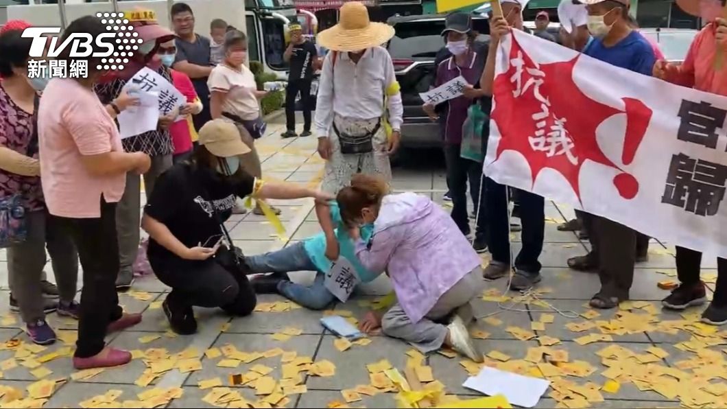 抗議到熱昏送醫! 彰化80歲阿嬤不爽公墓改裝太陽光電系統